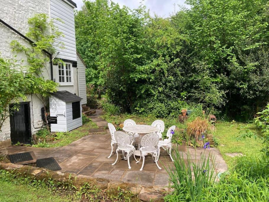Ashdown Forest Character Cottage, 18Th Century Кроуборо Экстерьер фото